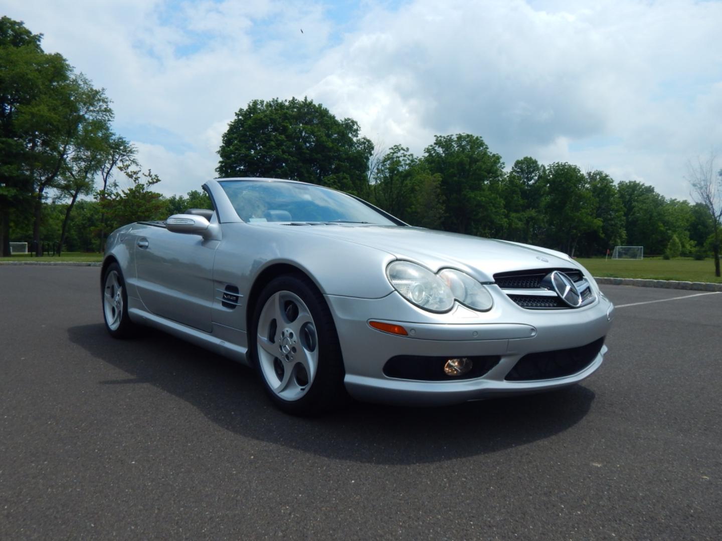 2005 brilliant silver metallic /Dark Gray leather Mercedes-Benz SL-Class sport (WDBSK76F15F) with an 5.5 Liter V12 Bi-turbo engine, 5 speed automatic transmission, located at 6528 Lower York Road, New Hope, PA, 18938, (215) 862-9555, 40.358707, -74.977882 - Here for sale is a Very clean 2005 Mercedes-Benz SL600 with sport package. Under the hood is a 5.5 liter Bi-turbo V12 making 493 horsepower and 590 foot pounds of torque. Its puts all that power to the rear wheels via a smooth shifting 5 speed automatic transmission. Features include; Dark Gray l - Photo#0